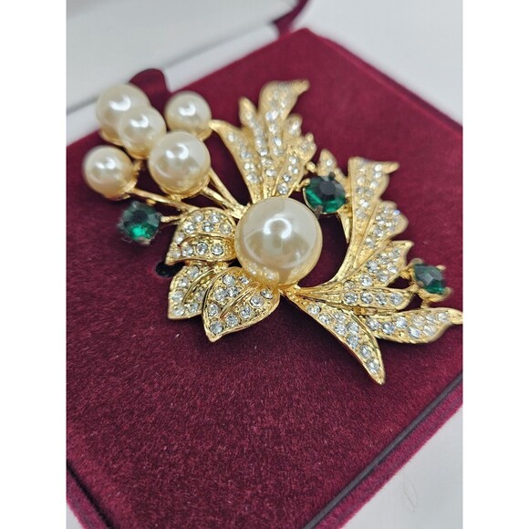 Camrose & Kross Jacqueline Kennedy Pin Brooch Faux Emerald, Pearl & Crystals - Picture 7 of 12